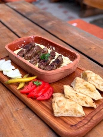 Hajdučki ćevapi u kajmaku